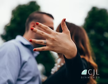 How to Propose to Your Girlfriend: Ideas & Inspiration for Your Engagement