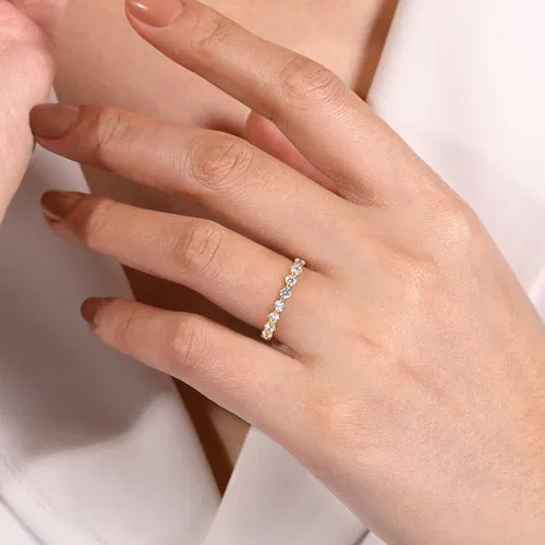 14K Yellow Gold Single Prong Diamond Wedding Band